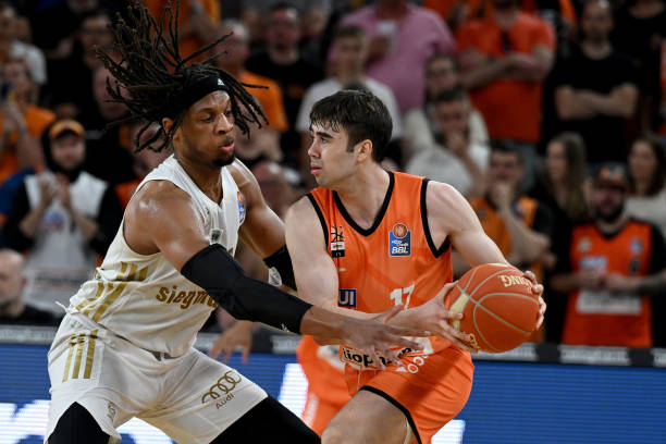 的赛场中脱 的赛场中脱