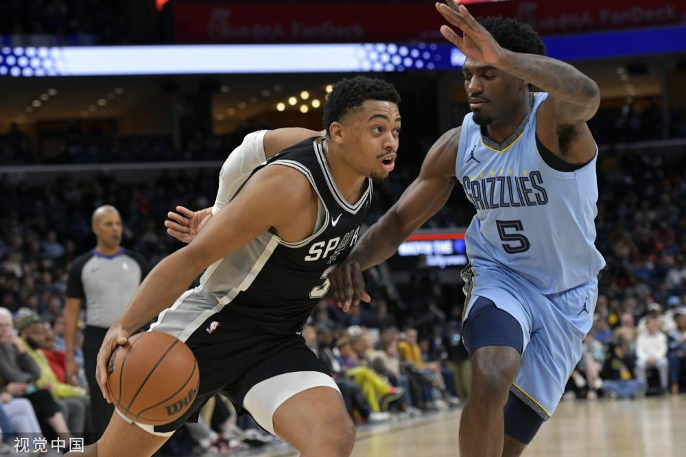 他在关键时 他在关键时