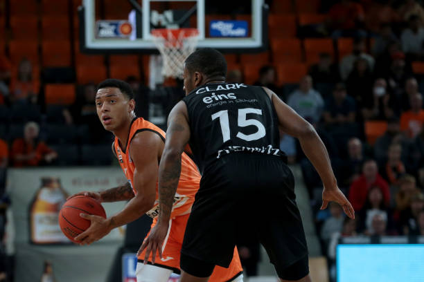 手外线的噩 手外线的噩